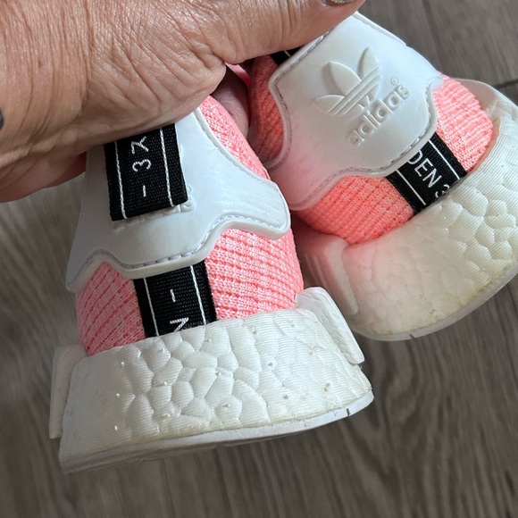 ADIDAS • NMD R1 Sun Glo Sneaker • 6.5 • Orange/Pink • - Picture 5 of 10